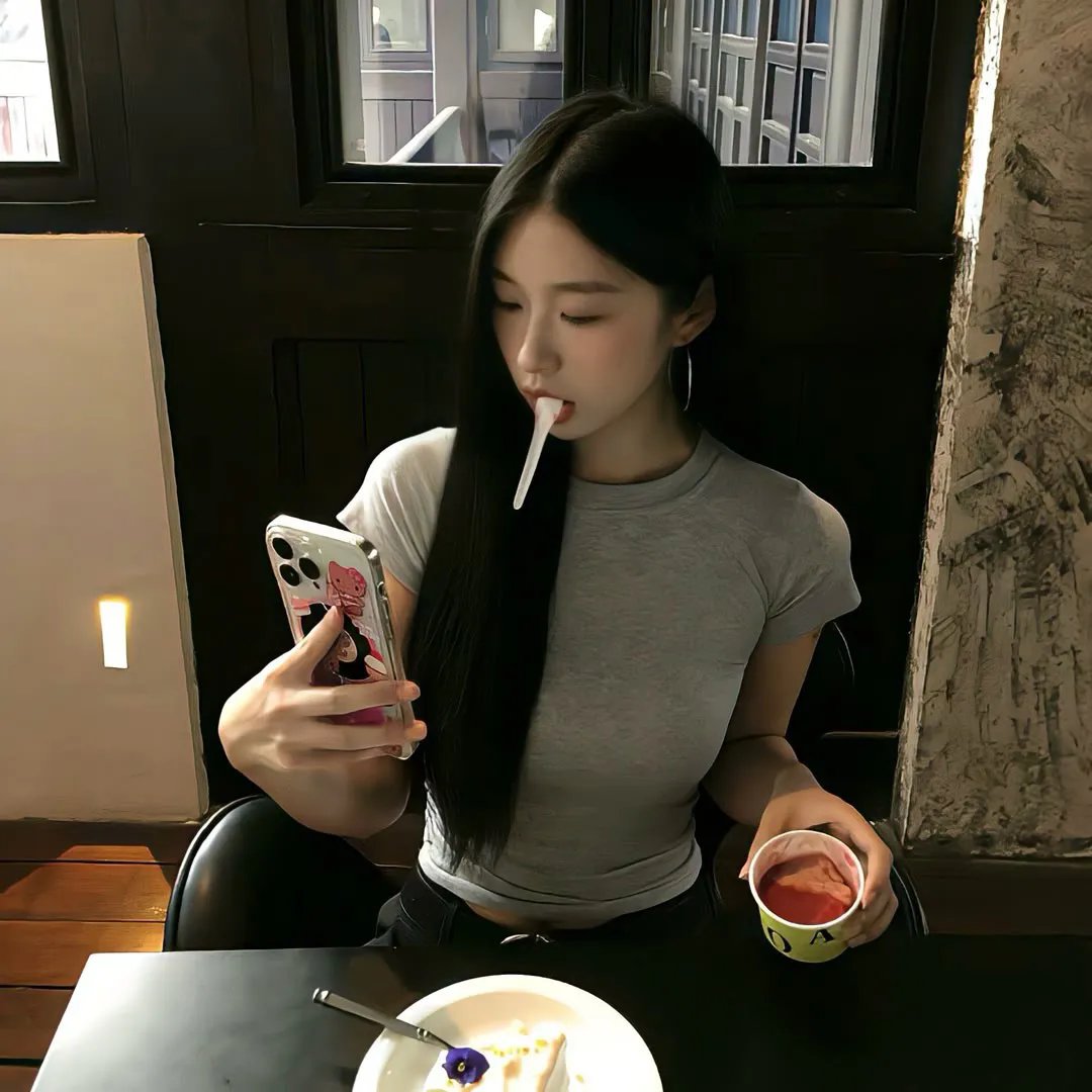 鱼跃在花见